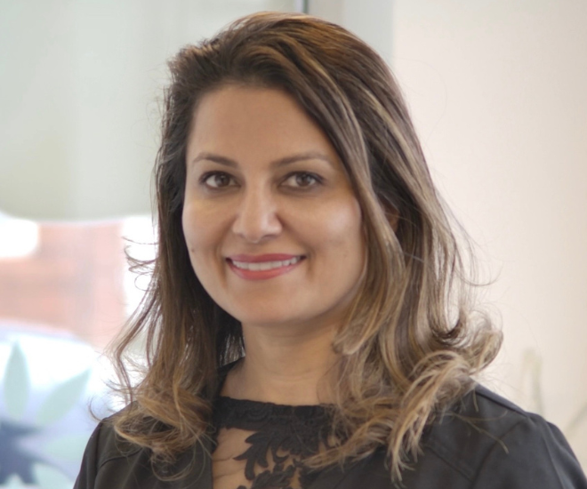 Dr. Aisha – Experienced Cosmetic Dentist with 20+ years in Manchester. Specialist in Invisalign, Composite Bonding & Veneers, dedicated to crafting confident, radiant smiles.